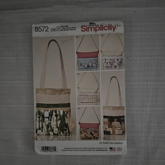 Simplicity 8572 Tote Bags In 2 Sizes And Changable Covers Sewing Pattern - Picture 1 of 6
